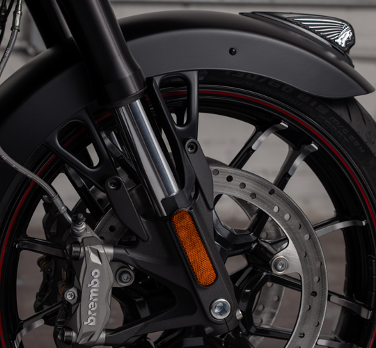 TRACTION SUPRÊME. PUISSANCE DE FREINAGE SUPÉRIEURE.